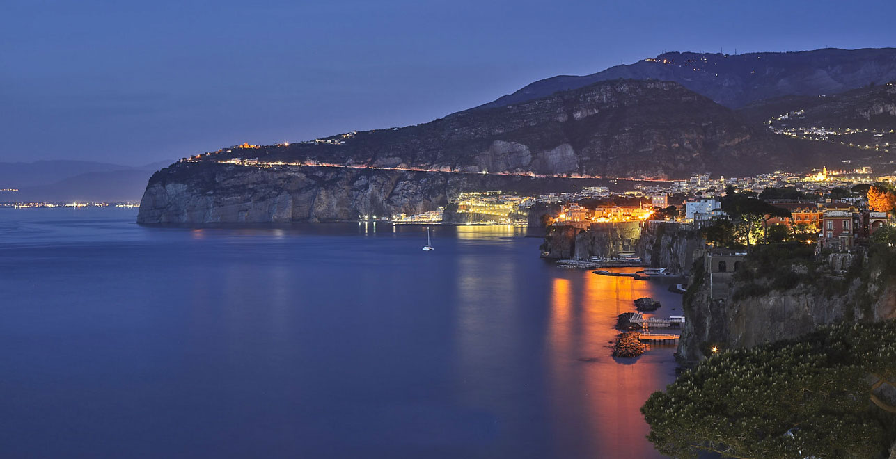 Vista verso il Golfo di Napoli da Sorrento
