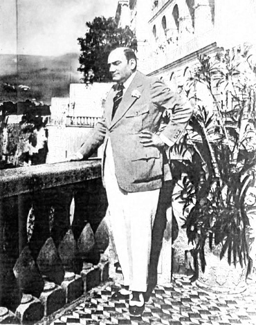 Historic guest register and archival materials from Grand Hotel Excelsior Vittoria