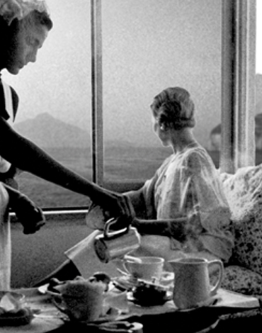 Historic guest register and archival materials from Grand Hotel Excelsior Vittoria